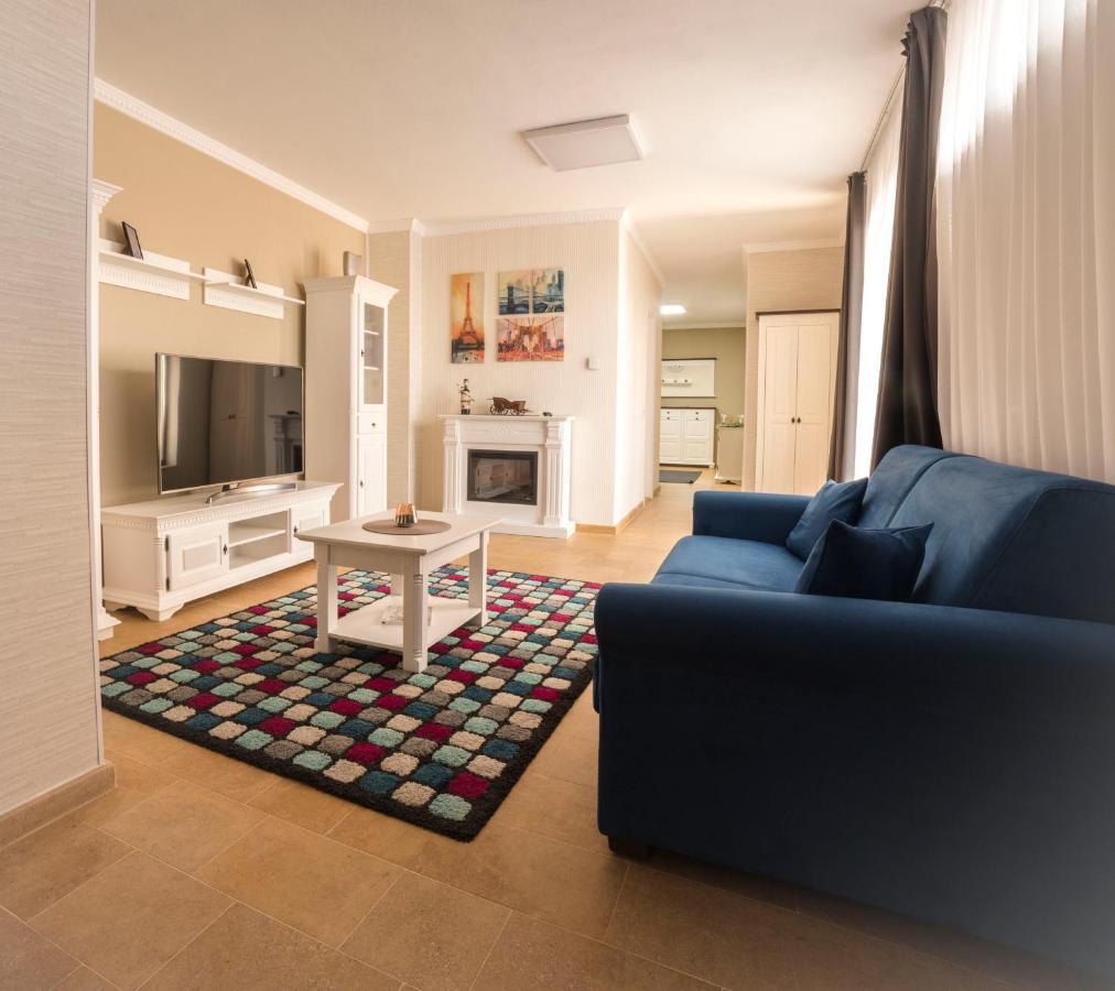 Lira Holiday Apartments Satu Mare Exterior foto